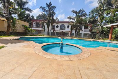 5 Bed House with En Suite in Nyari