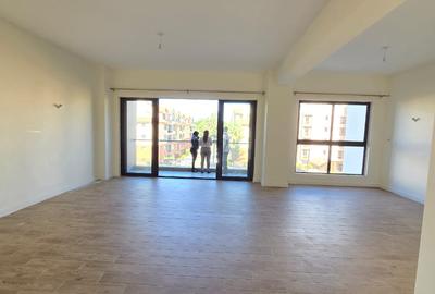 3 Bed Apartment with En Suite in Lavington