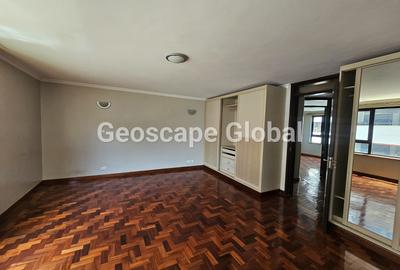 3 Bed Apartment with En Suite in Riverside - 3