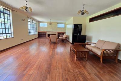 5 Bed House with En Suite in Runda