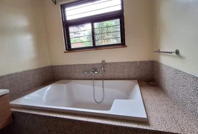 5 Bed Townhouse with En Suite in Lavington - 2