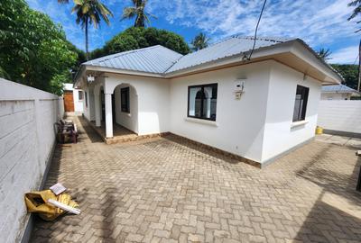 3 Bed House with En Suite at Majaoni