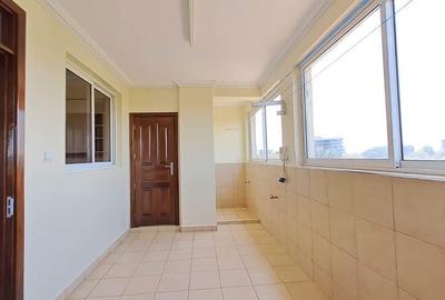 3 Bed Apartment with En Suite in Riverside - 4