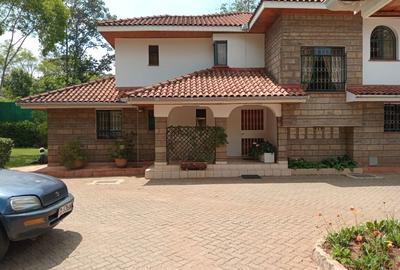 4 Bed House with En Suite in Lavington