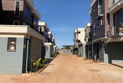 4 Bed Townhouse with En Suite at Loresho - 2