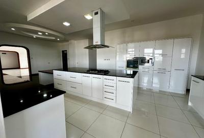 4 Bed Apartment with En Suite at Westlands Area