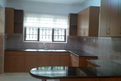 Serviced 3 Bed Apartment with En Suite in Kilimani