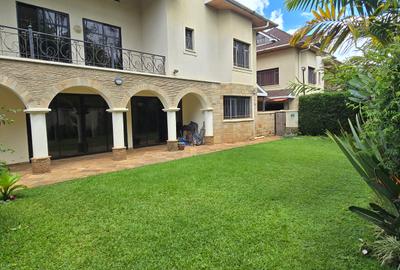 5 Bed Townhouse with En Suite at Lavington Green - 3