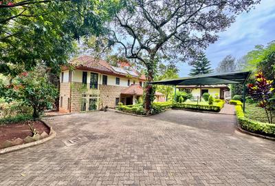 5 Bed House with En Suite at Rosslyn - 2