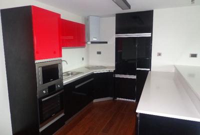 Serviced 2 Bed Apartment at Wood Avenue