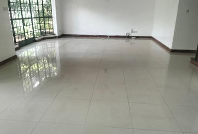 5 Bed Townhouse with En Suite in Spring Valley