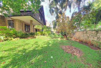 5 Bed Villa with En Suite at Lake View - 2