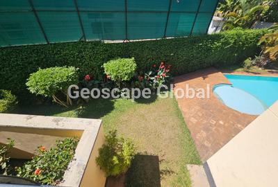 4 Bed House with En Suite in Runda