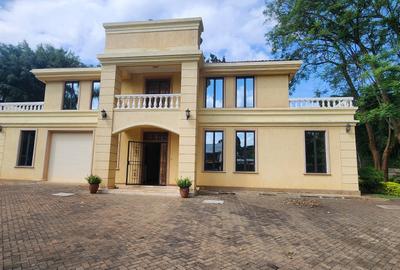 5 Bed House with En Suite in Runda