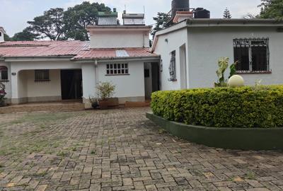 4 Bed House with En Suite at Lakeview Drive