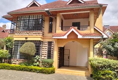 5 Bed Townhouse with En Suite at Lavington - 2
