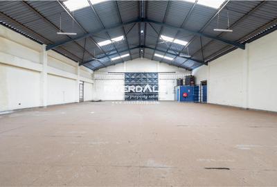 5,000 ft² Warehouse with Service Charge Included in Industrial Area