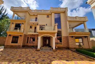 5 Bed Townhouse with En Suite in Lavington
