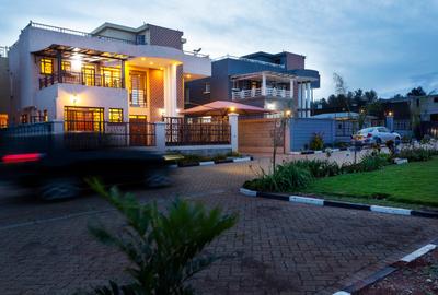 4 Bed House with En Suite in Ngong Road