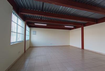 5,000 ft² Warehouse with Lift in Ruaraka