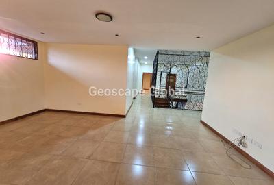 5 Bed Villa with En Suite in Runda