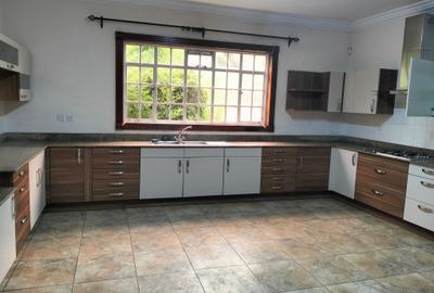 4 Bed Townhouse with En Suite in Lavington