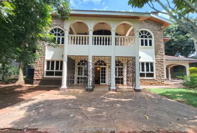 4 Bed House with En Suite at Hill View - 4