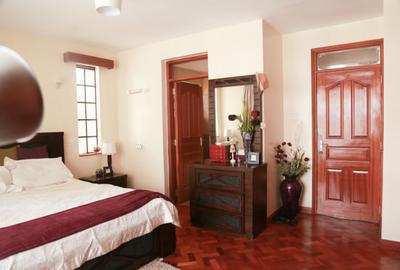 3 Bed Apartment with En Suite at Lavington - 4