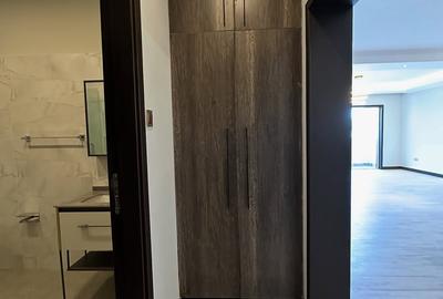 2 Bed Apartment with En Suite at Riverside Drive - 4