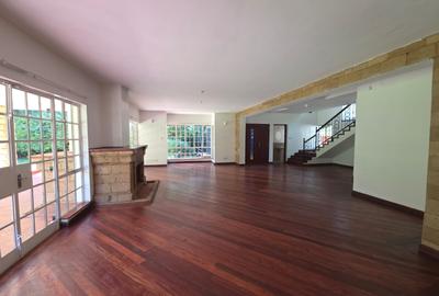 5 Bed Villa with En Suite in Rosslyn - 3