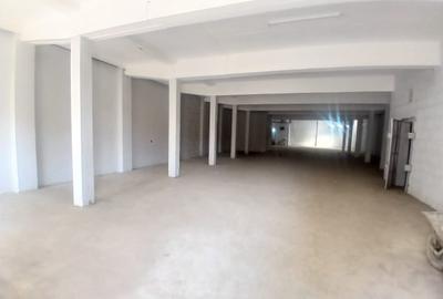 7,000 ft² Warehouse with Parking in Industrial Area - 3