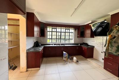 5 Bed Townhouse with En Suite at Isaac Gathanju - 4