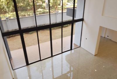 8 Bed Villa with En Suite in Spring Valley