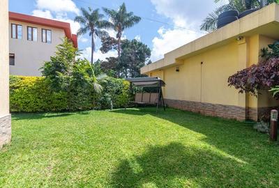 5 Bed Townhouse with En Suite in Lavington - 3