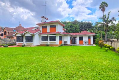 4 Bed House with En Suite in Lavington - 2