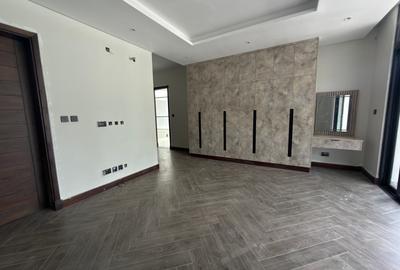 5 Bed Villa with En Suite in Nyari - 3
