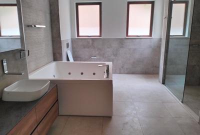 5 Bed Townhouse with En Suite in Lower Kabete