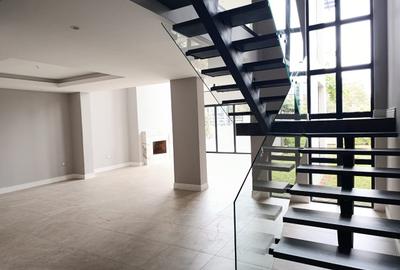 4 Bed Townhouse with En Suite in Runda - 3