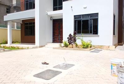 5 Bed Townhouse with En Suite in Syokimau