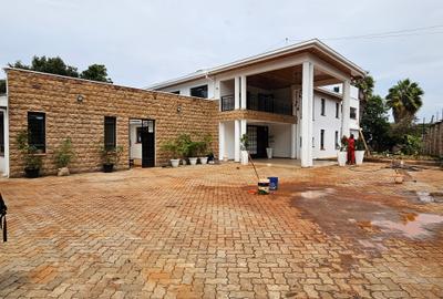 5 Bed Villa with En Suite in Runda - 2