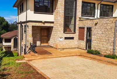 5 Bed Townhouse with Staff Quarters at Edenville
