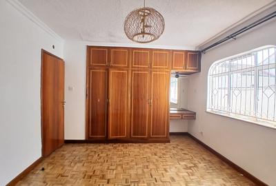 4 Bed Townhouse with En Suite at Lavington - 4