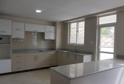 3 Bed Apartment with En Suite at Hatheru