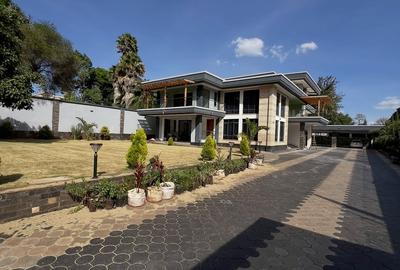 5 Bed House with En Suite in Runda