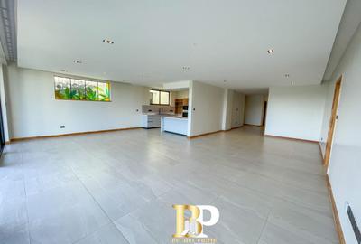 4 Bed Apartment with En Suite in Spring Valley - 3