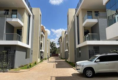 5 Bed Townhouse with En Suite in Lavington