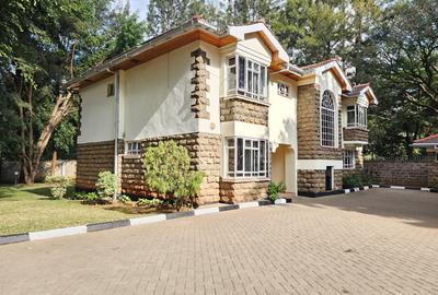 5 Bed House with En Suite in Lavington