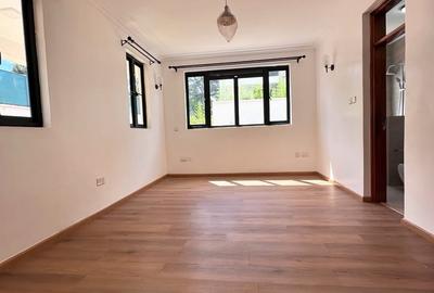 5 Bed Townhouse with En Suite in Kitisuru - 4