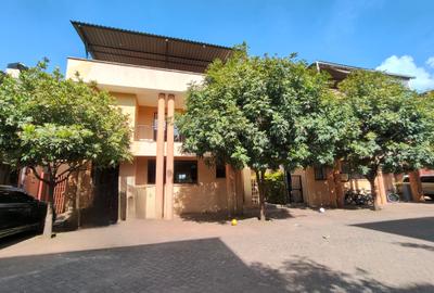 5 Bed Townhouse with En Suite at Brookside Drive