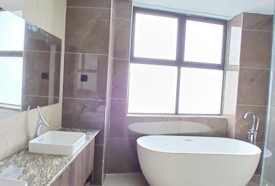 3 Bed Apartment with En Suite at Riverside Drive - 4